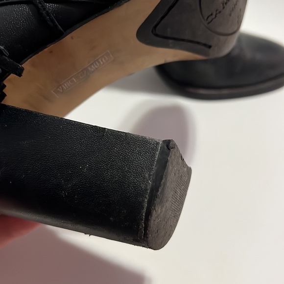 VINCE CAMUTO real leather boots. Original distressed leather, suede tassel. 8 - Picture 3 of 7